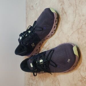 On Running Dark Blue and Violet Women's Shoes Size 9